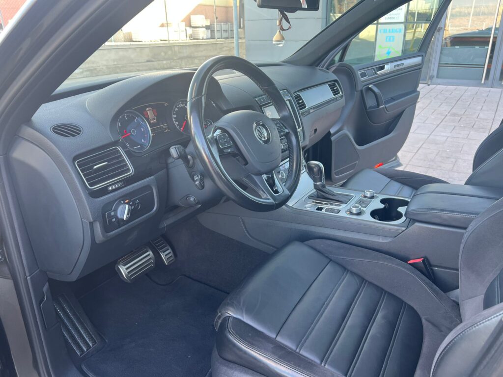 SE VENDE W.TOUAREG 3.0TDI TIPTRONIC R LINE 26