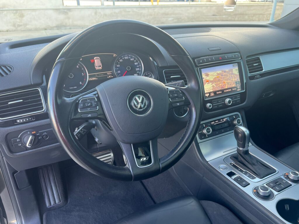 SE VENDE W.TOUAREG 3.0TDI TIPTRONIC R LINE 21