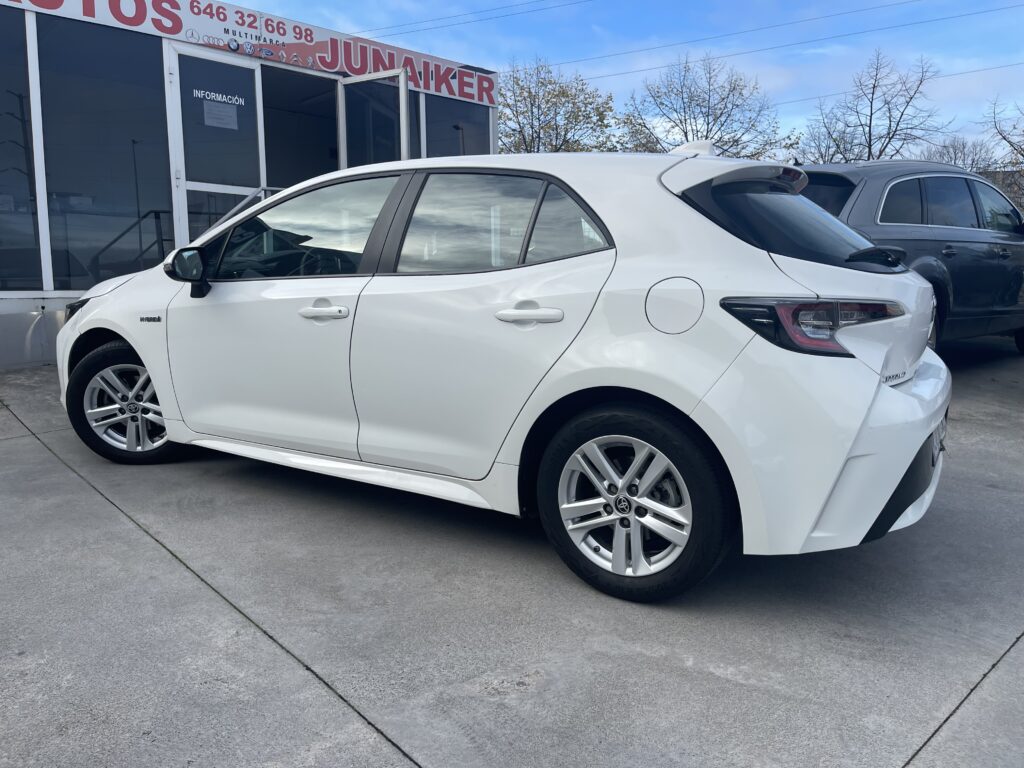 TOYOTA Corolla 1.8 125H BUSINESS ECVT 5p. 3