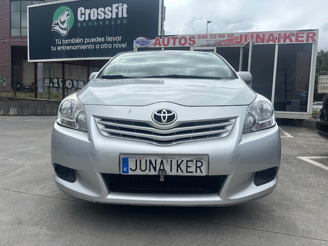 SE VENDE TOYOTA VERSO 1.6 GASOLINA 7 PLAZAS 2