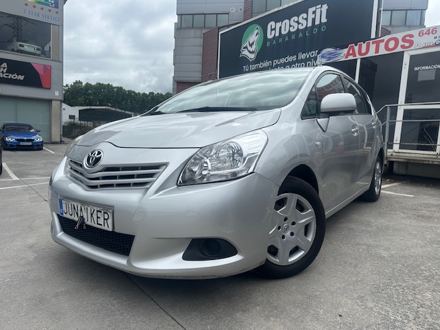 SE VENDE TOYOTA VERSO 1.6 GASOLINA 7 PLAZAS 3