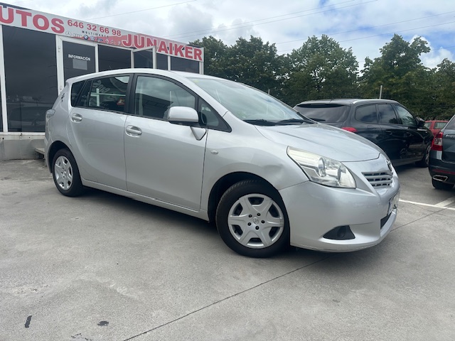 SE VENDE TOYOTA VERSO 1.6 GASOLINA 7 PLAZAS 6