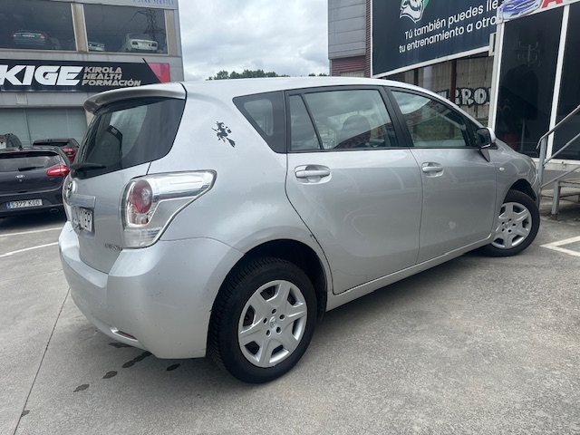 SE VENDE TOYOTA VERSO 1.6 GASOLINA 7 PLAZAS 11