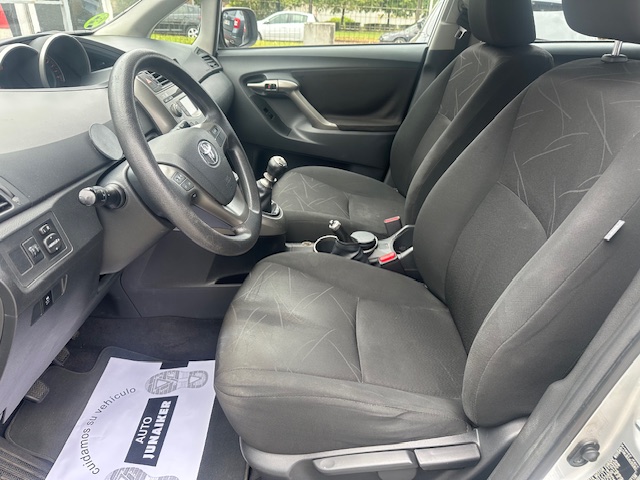 SE VENDE TOYOTA VERSO 1.6 GASOLINA 7 PLAZAS 13