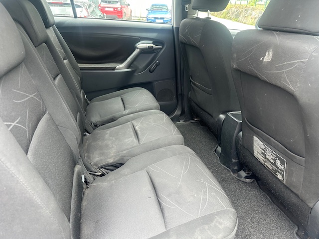 SE VENDE TOYOTA VERSO 1.6 GASOLINA 7 PLAZAS 18