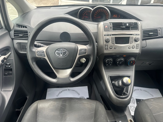 SE VENDE TOYOTA VERSO 1.6 GASOLINA 7 PLAZAS 21