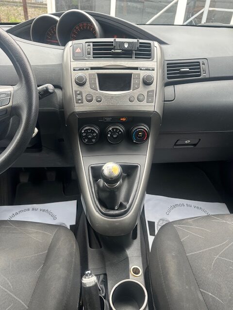 SE VENDE TOYOTA VERSO 1.6 GASOLINA 7 PLAZAS 22