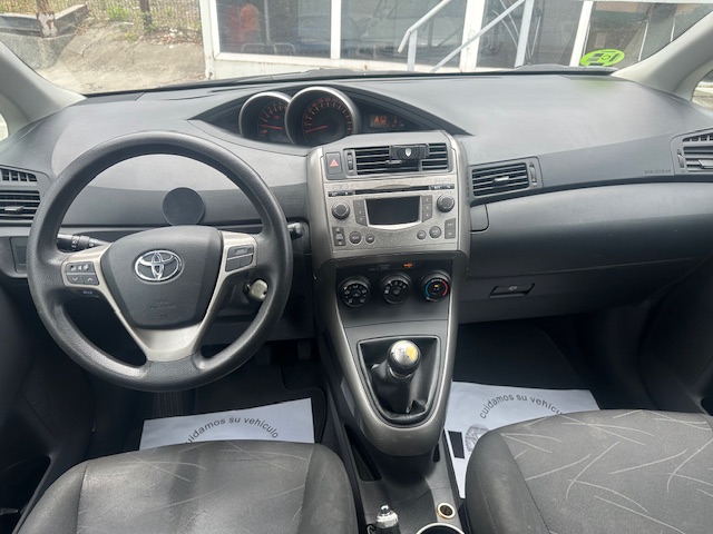 SE VENDE TOYOTA VERSO 1.6 GASOLINA 7 PLAZAS 23