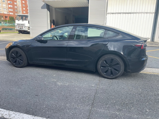 SE VENDE TESLA MODEL 3 2024 4