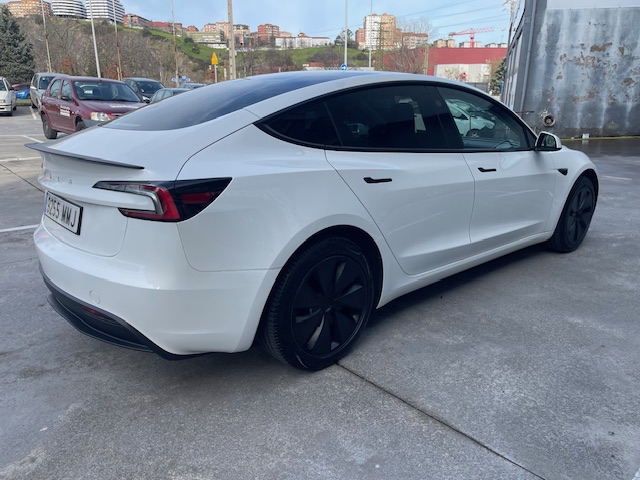 SE VENDE TESLA MODEL 3 2024 35