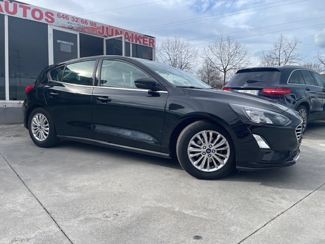 SE VENDE FORD FOCUS TITANIUM 5