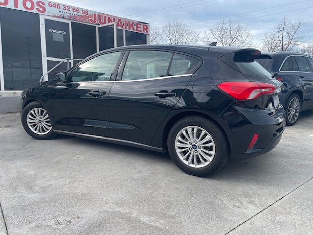 SE VENDE FORD FOCUS TITANIUM 8