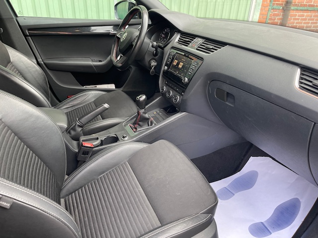 SE VENDE SKODA OCTAVIA COMBI VRS 184CV 37