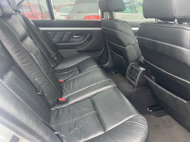 SE VENDE BMW SERIE 5 530i 31