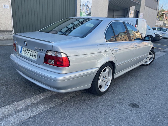 SE VENDE BMW SERIE 5 530i 4