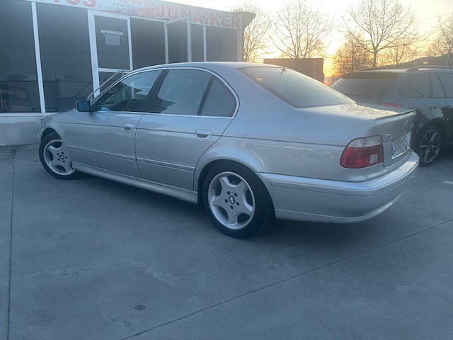 SE VENDE BMW SERIE 5 530i 25