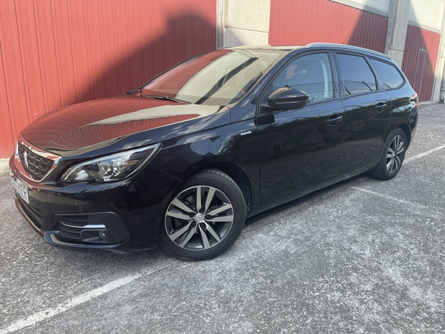SE VENDE PEUGEOT 308 SW STYLE BLUEHDI 130 SS 9