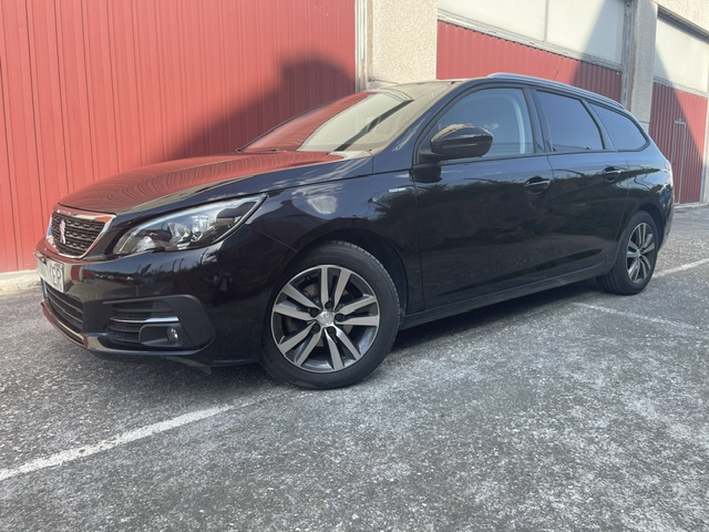 SE VENDE PEUGEOT 308 SW STYLE BLUEHDI 130 SS 10