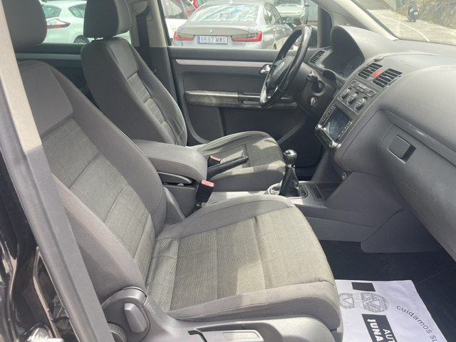 SE VENDE W.TOURAN 1.9 TDI 5 PLAZAS 23