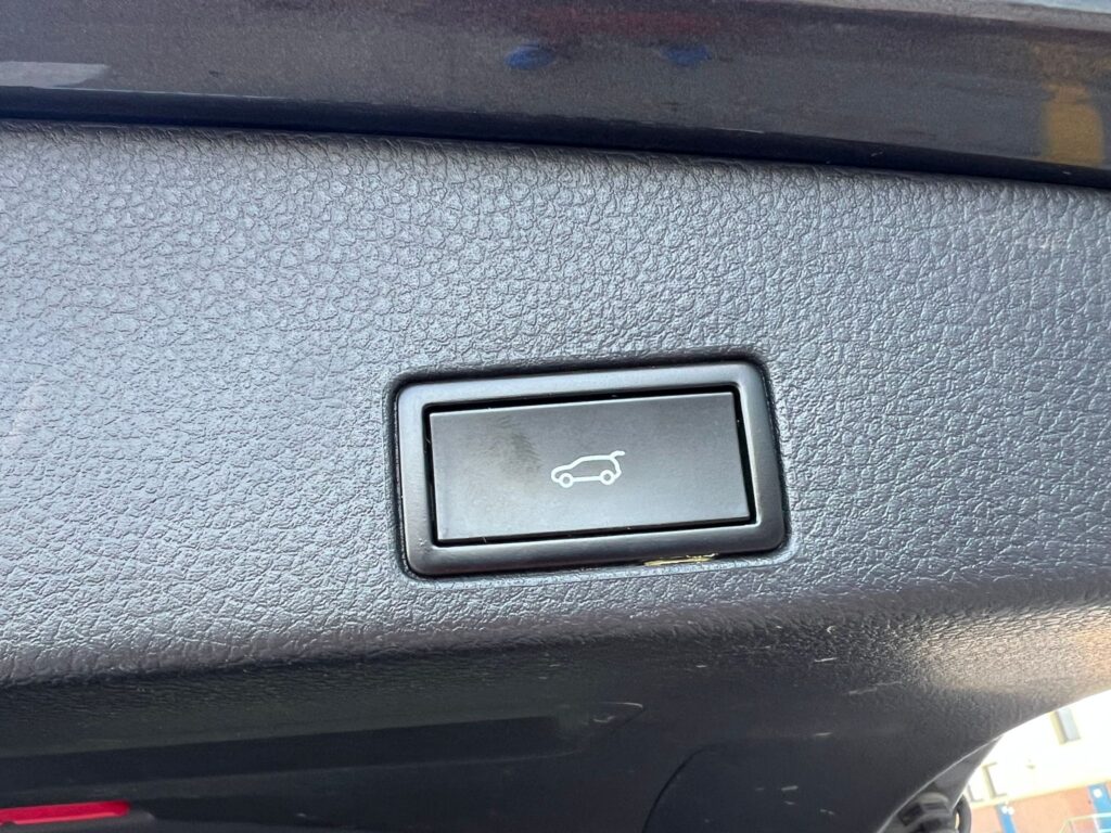 SE VENDE W.TOUAREG 3.0TDI TIPTRONIC R LINE 19