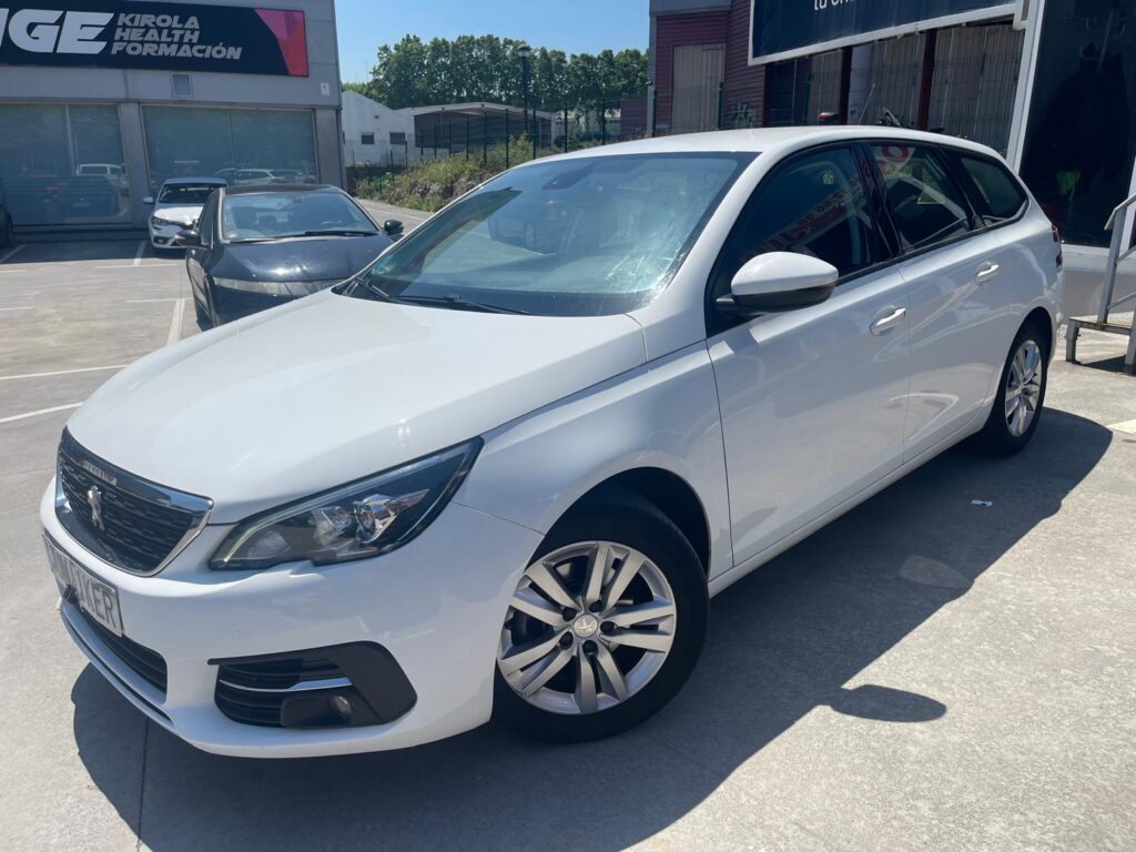 SE VENDE PEUGEOT 308 SW STYLE BLUEHDI 130 SS 20