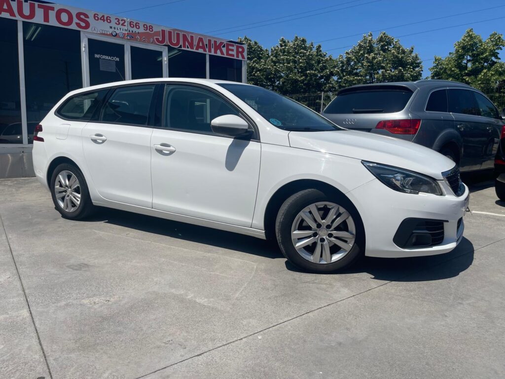 SE VENDE PEUGEOT 308 SW STYLE BLUEHDI 130 SS 42