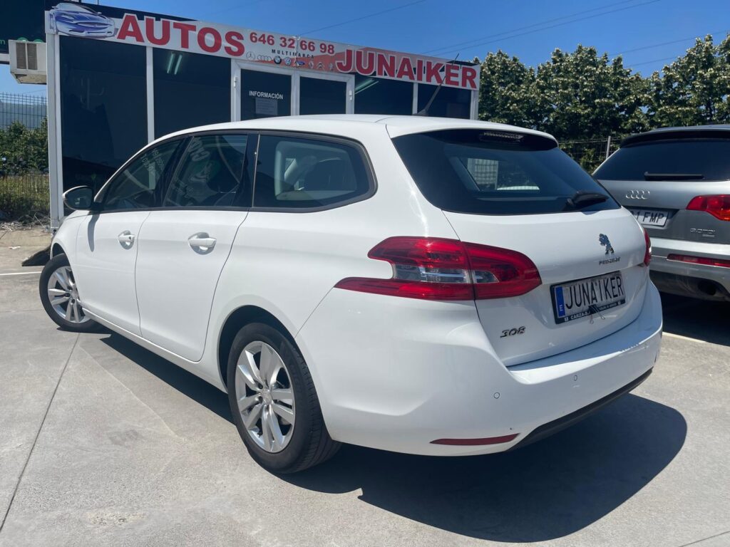 SE VENDE PEUGEOT 308 SW STYLE BLUEHDI 130 SS 24