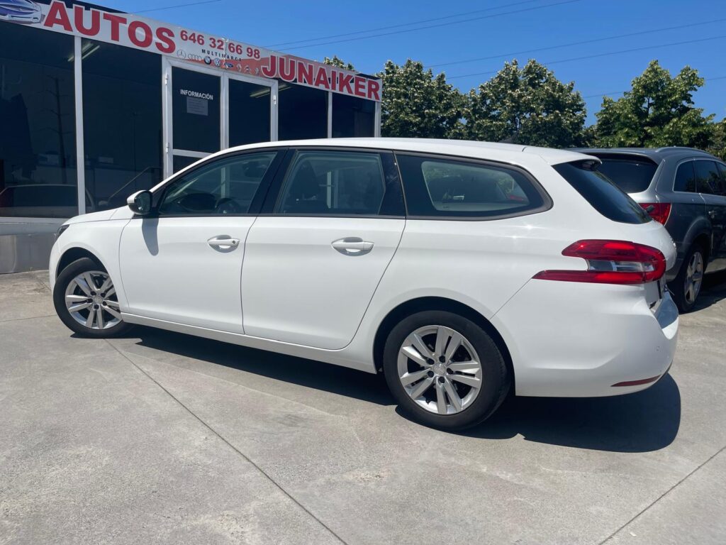 SE VENDE PEUGEOT 308 SW STYLE BLUEHDI 130 SS 25