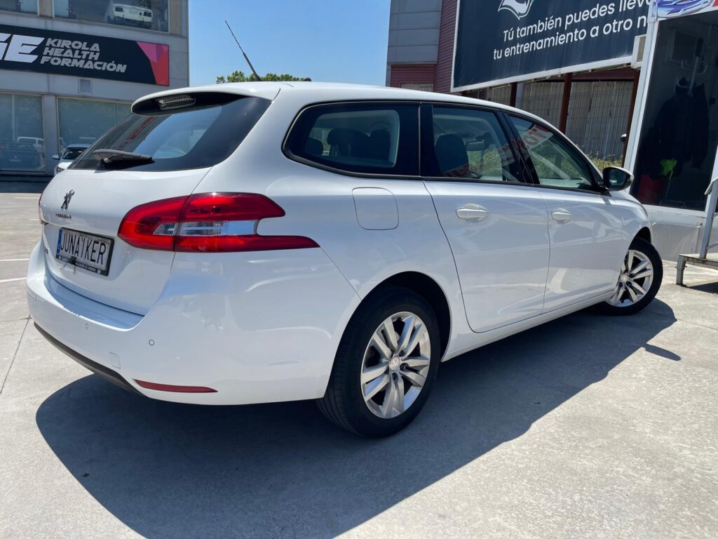 SE VENDE PEUGEOT 308 SW STYLE BLUEHDI 130 SS 46