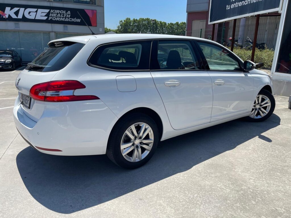 SE VENDE PEUGEOT 308 SW STYLE BLUEHDI 130 SS 47