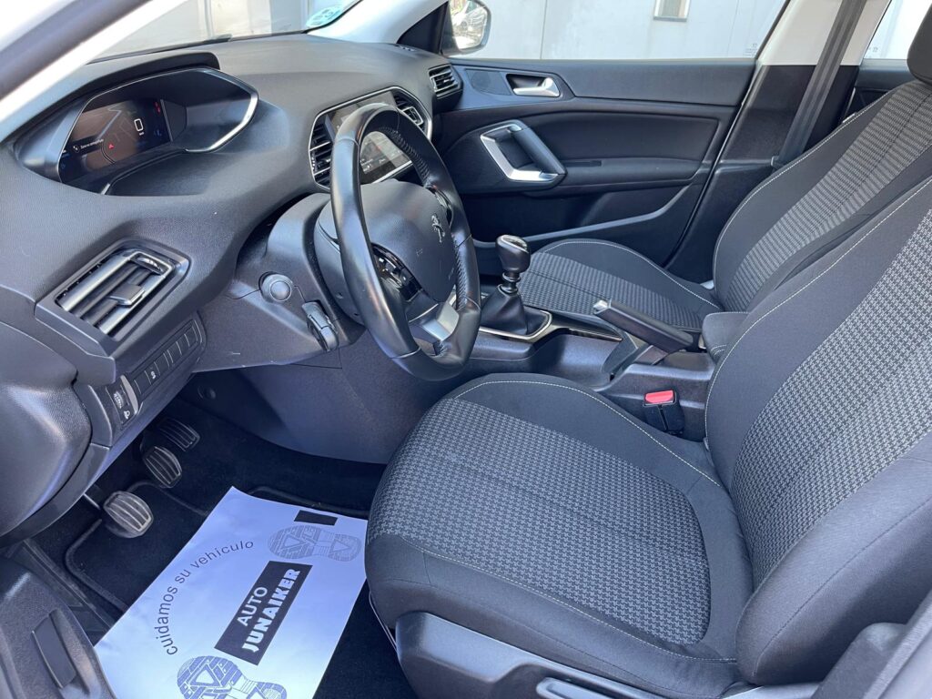 SE VENDE PEUGEOT 308 SW STYLE BLUEHDI 130 SS 54