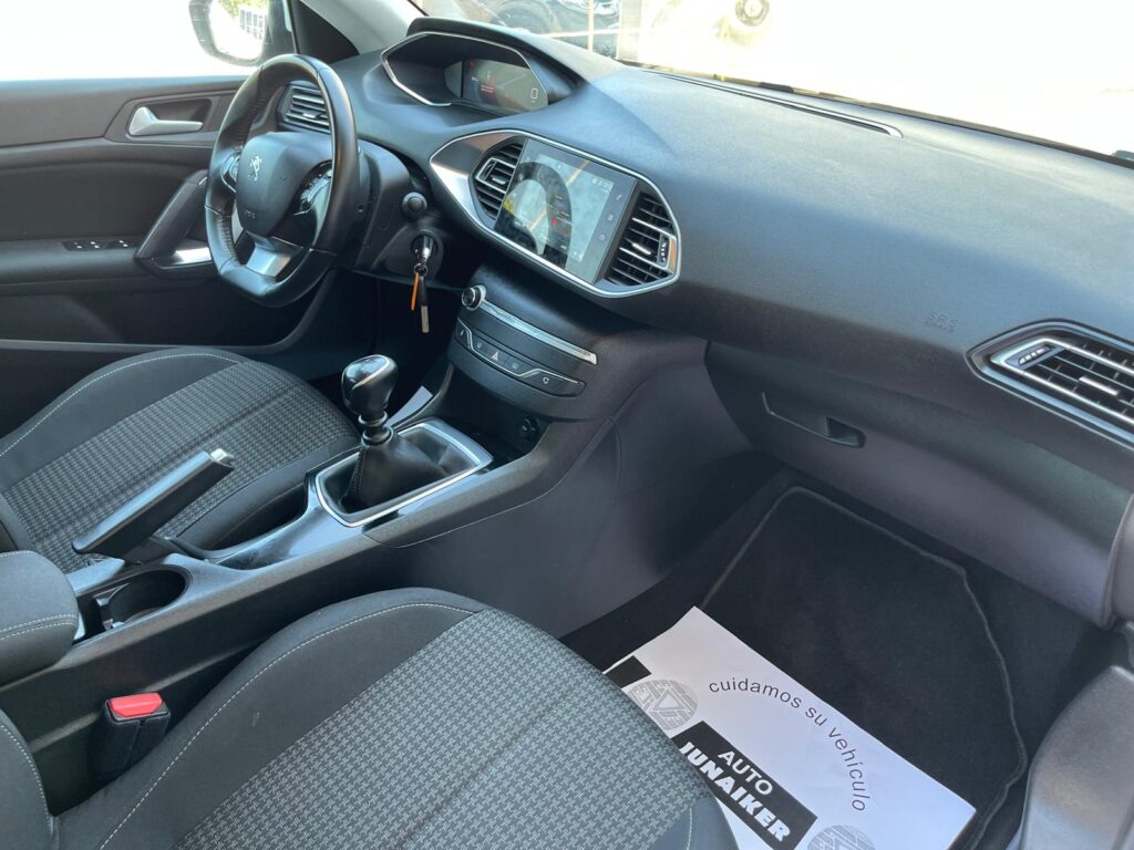 SE VENDE PEUGEOT 308 SW STYLE BLUEHDI 130 SS 29