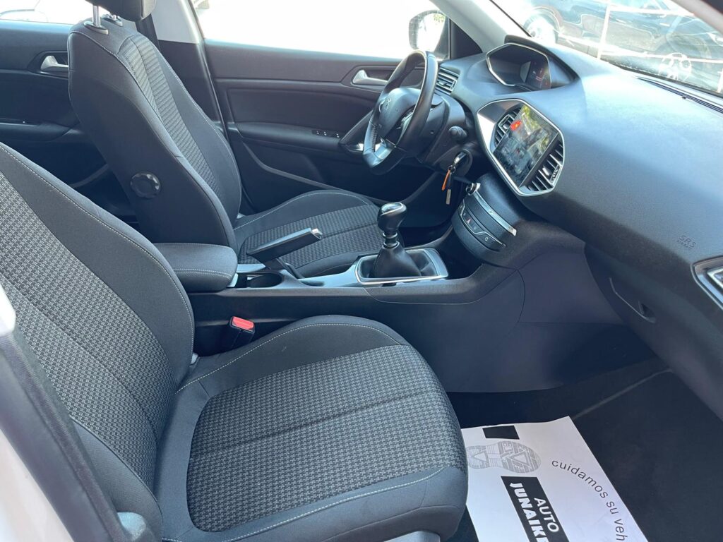 SE VENDE PEUGEOT 308 SW STYLE BLUEHDI 130 SS 52