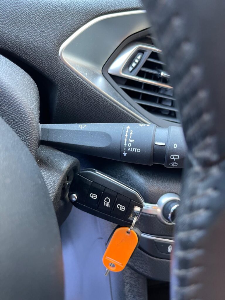 SE VENDE 308 SW STYLE HDI 130CV 23