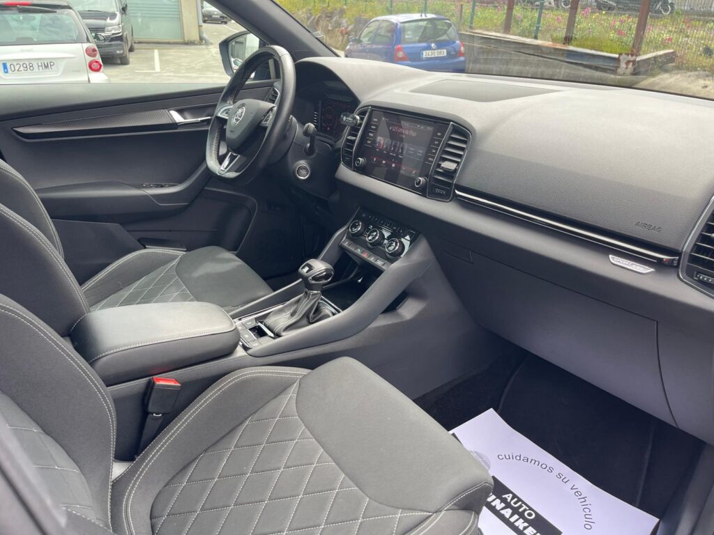 SE VENDE SKODA KAROQ SPORT LINE 1.5TSI 150CV AUTOMATICO 26