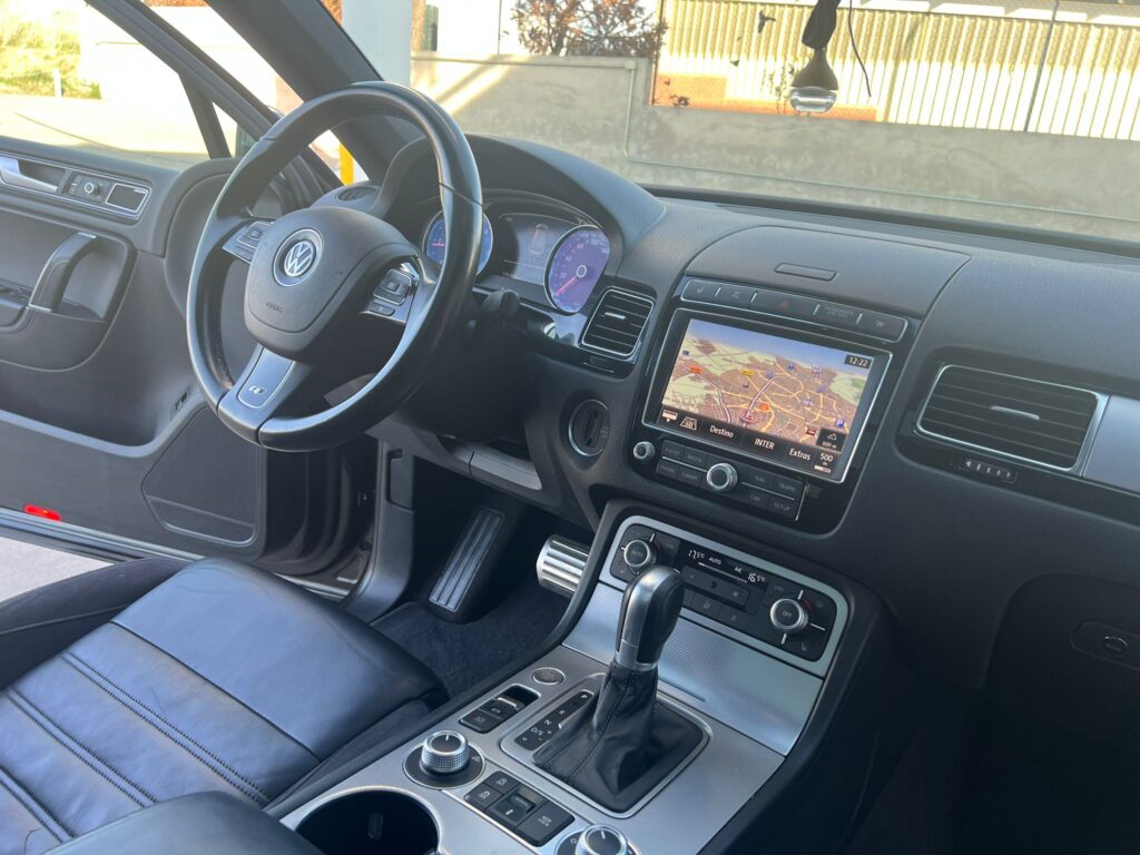 SE VENDE W.TOUAREG 3.0TDI TIPTRONIC R LINE 16