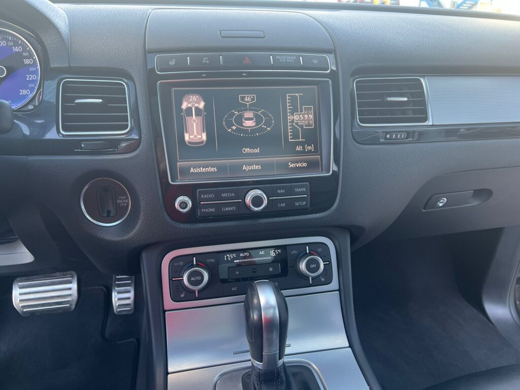 SE VENDE W.TOUAREG 3.0TDI TIPTRONIC R LINE 15