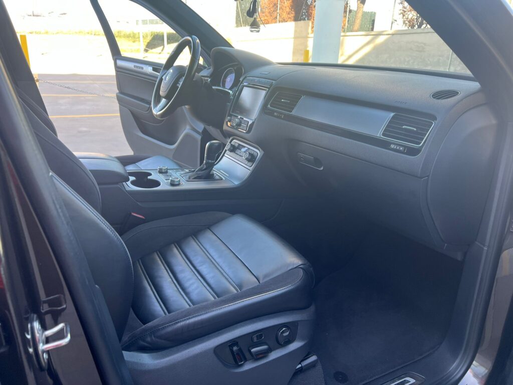 SE VENDE W.TOUAREG 3.0TDI TIPTRONIC R LINE 12