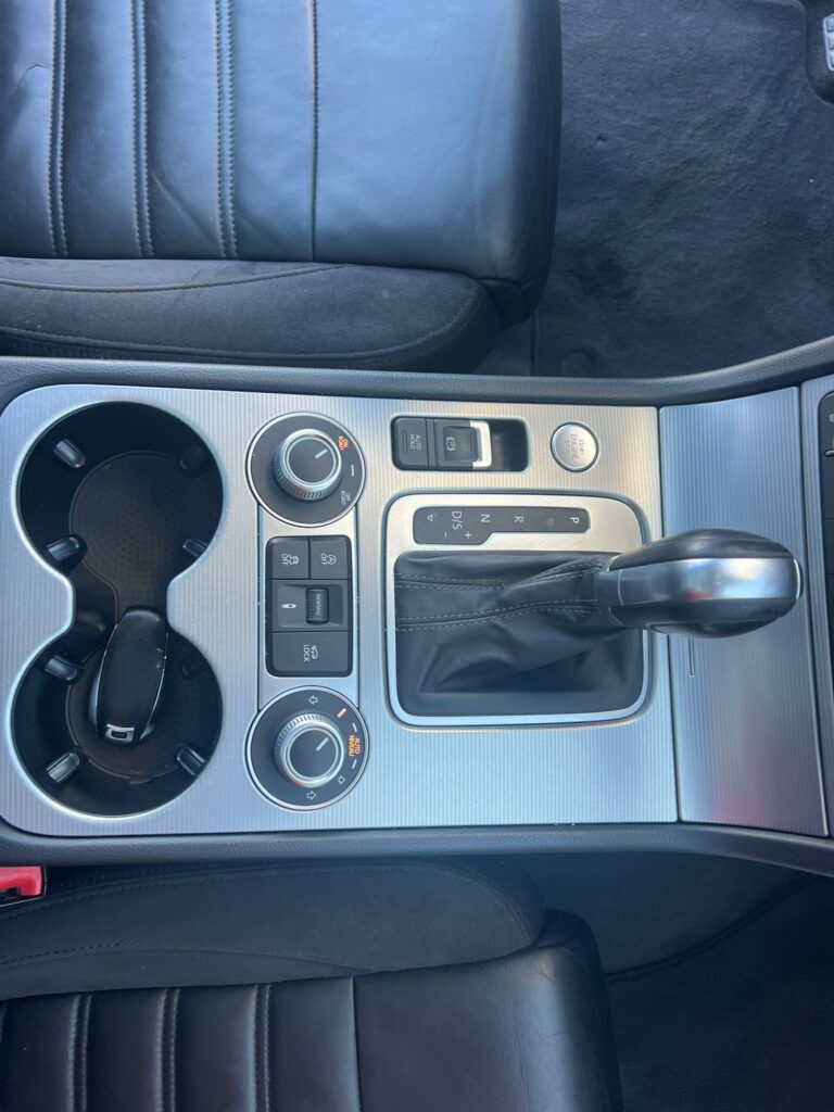 SE VENDE W.TOUAREG 3.0TDI TIPTRONIC R LINE 8